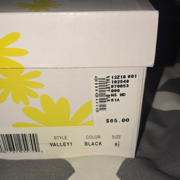 Like New Women’s Booties - Picture 3 of 4